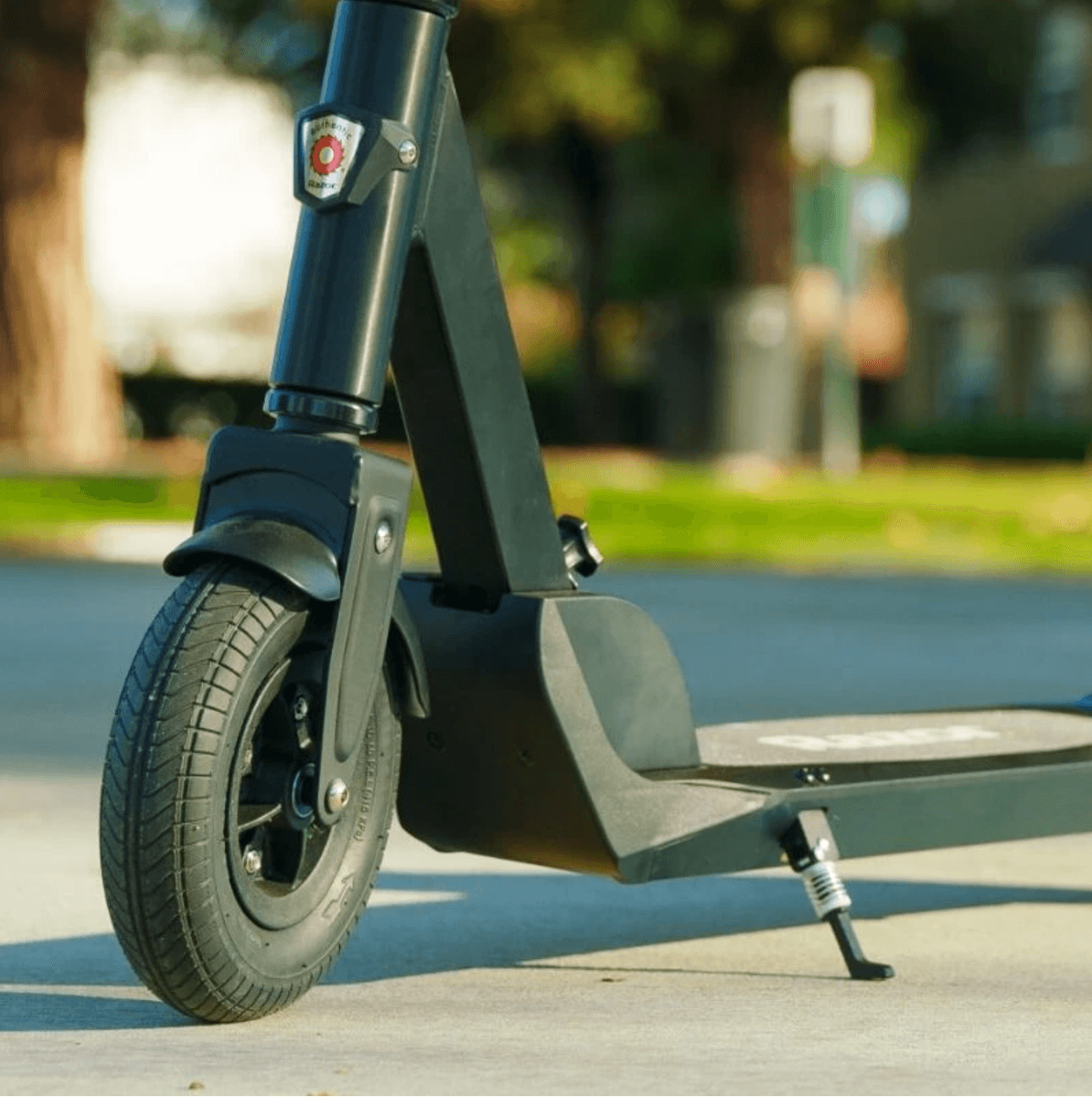 Floor and deck shot of the Razor Air Prime in dark grey